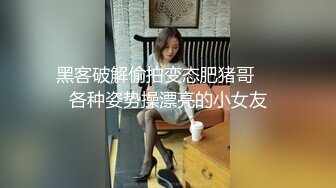 浴室偷裝針孔攝像頭偷窺合租妹子洗澡,妹子的逼毛真濃密性感