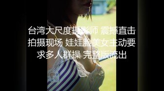 丰满少妇手持震动棒方便插入