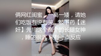 长发肉嘟嘟的美少妇，和口罩男啪啪无套做爱，花式操逼干到内射