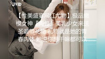 -网络红人咬一口小奈樱会员尊享版 玩黄瓜自慰搞的嫩穴水汪汪