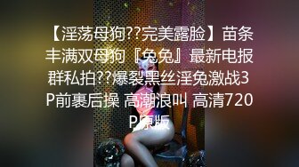 漂亮伪娘贴贴 皮肤白皙身材高挑 撅着屁屁被直男大叔无套输出