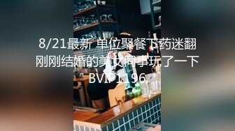 【新速片遞】   酒店女厕全景偷拍牛仔裤美女❤️肥鲍一条黑缝